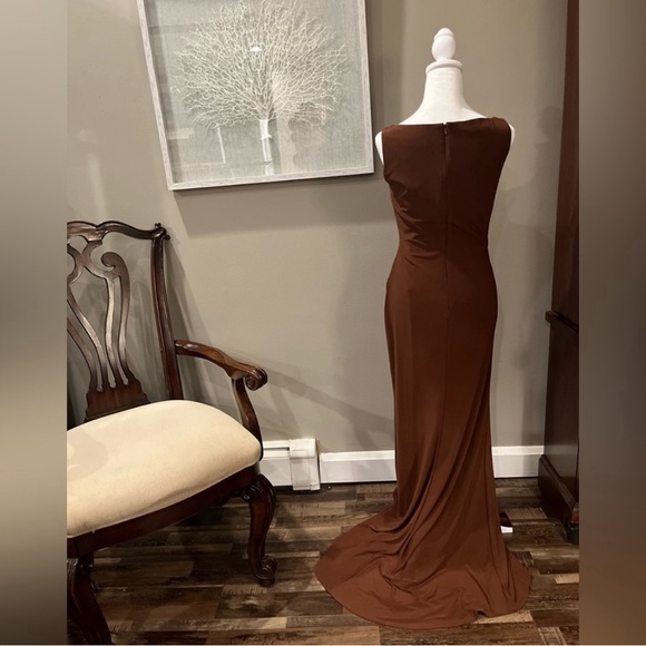 Mac Duggal Ruched Stretch Jersey Gown - Picture 4 of 8